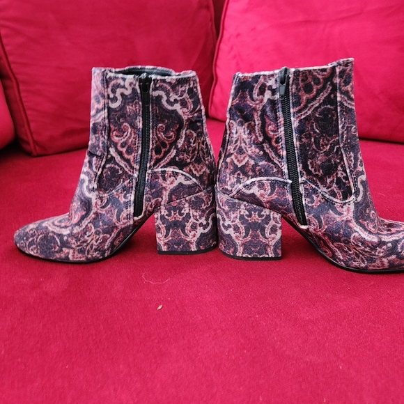 Ankle Suede with fun patern - Picture 4 of 6